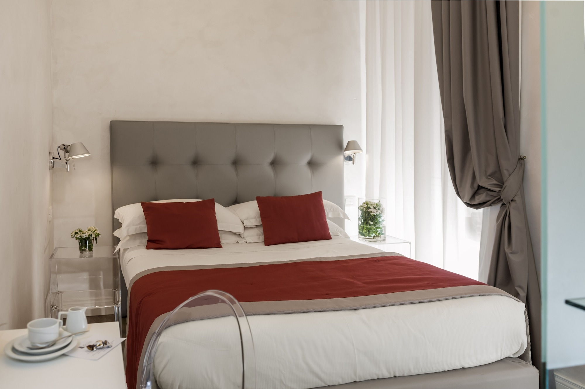 ROOM, SINGLE