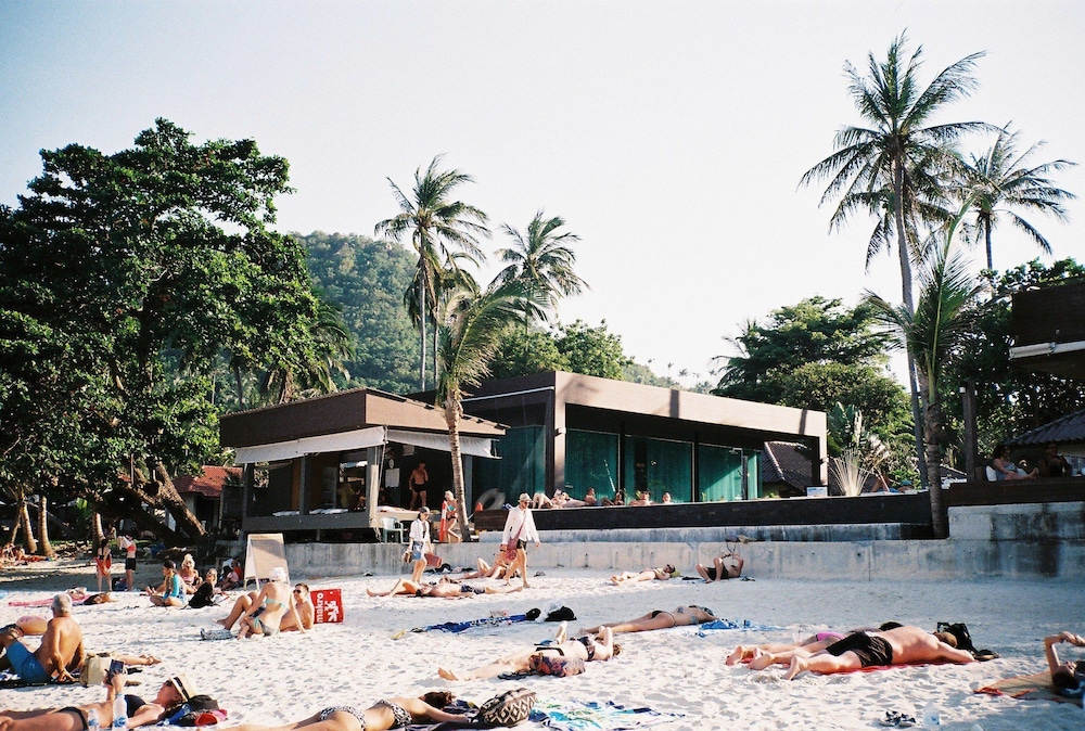 Silver Beach Resort 62/65