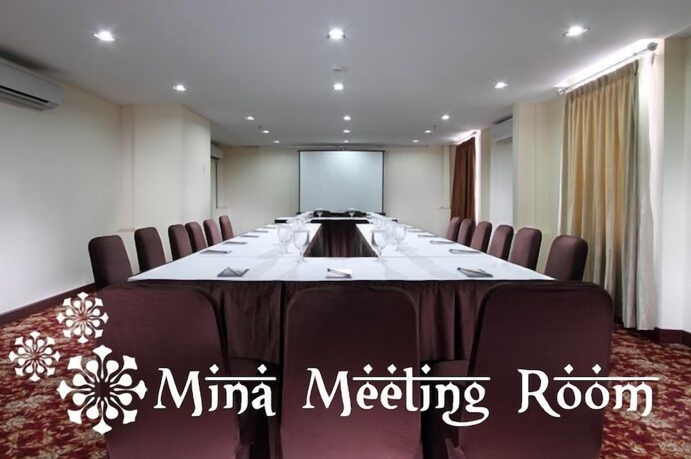 Hotel Namira Syariah Pekalongan 54/61