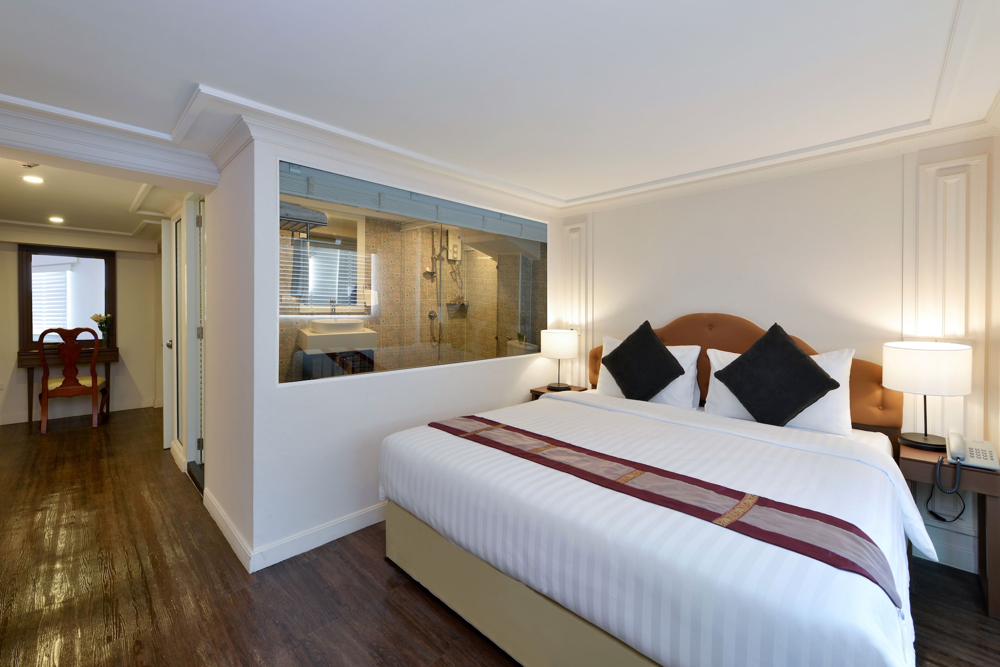 SUPERIOR, KING BED