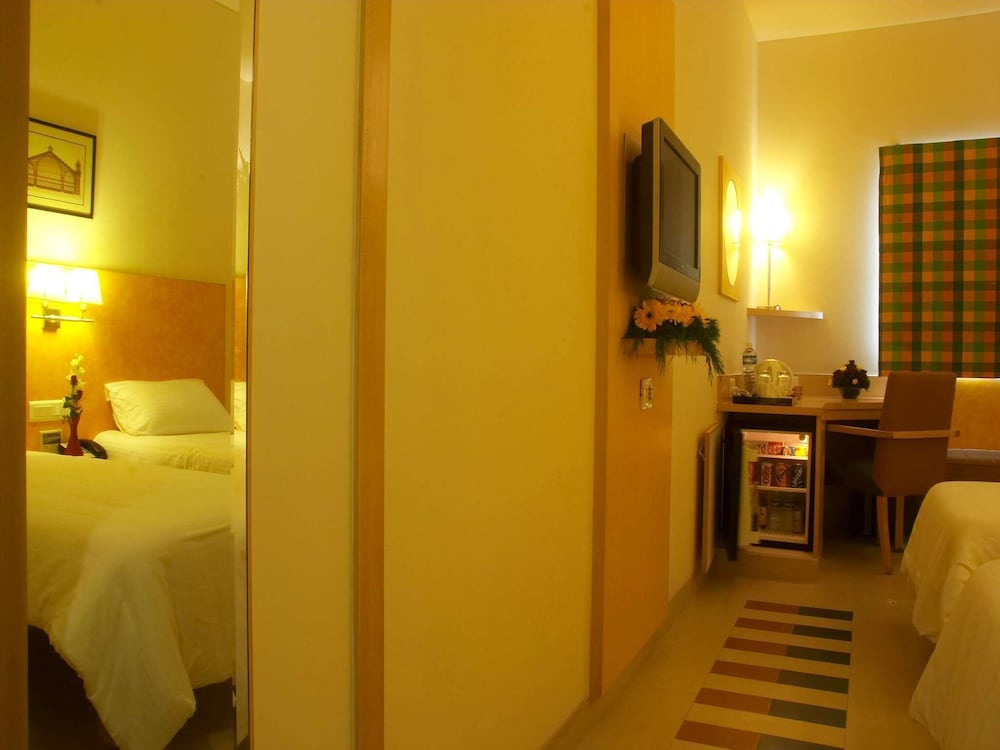 Radha Hometel 50/50