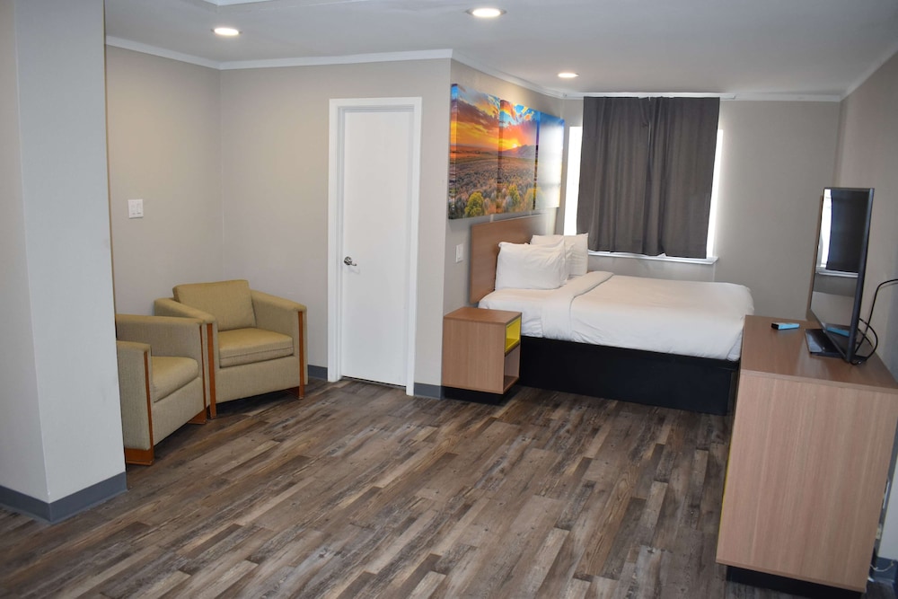 Days Inn by Wyndham San Antonio Alamo/Riverwalk 11/29