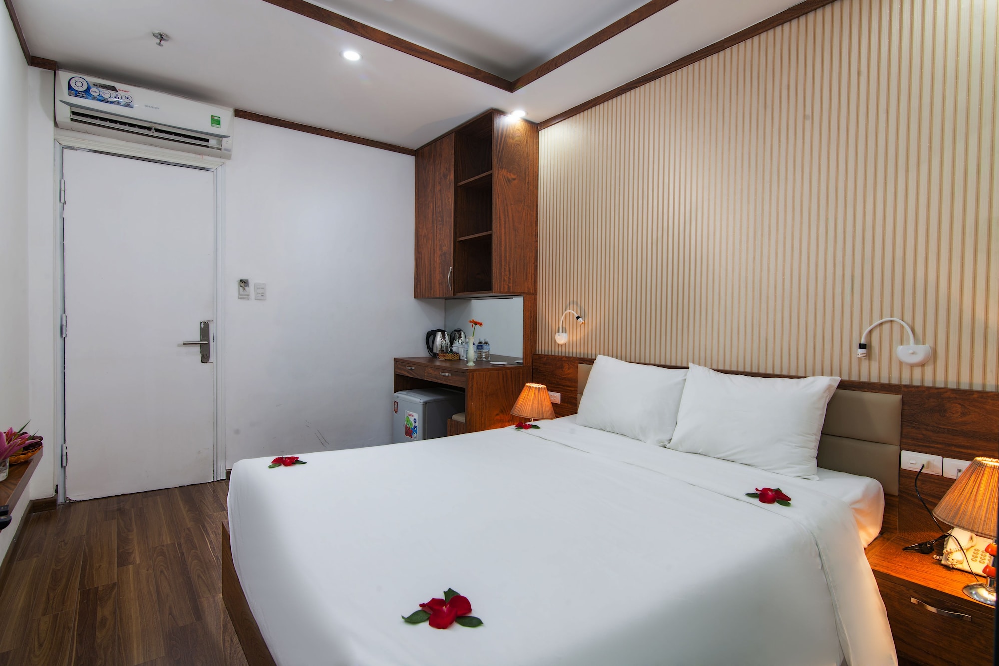 DELUXE, DOUBLE BED, CITY VIEW