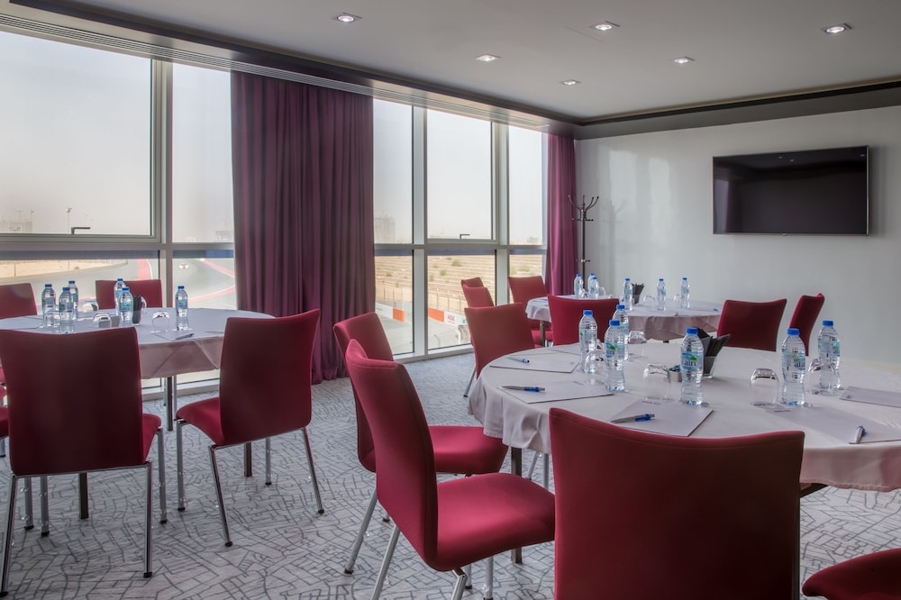 Park Inn By Radisson Dubai Motor City 62/76
