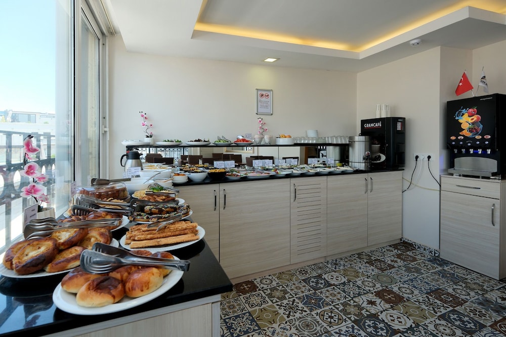 Pera Arya Hotel 55/71