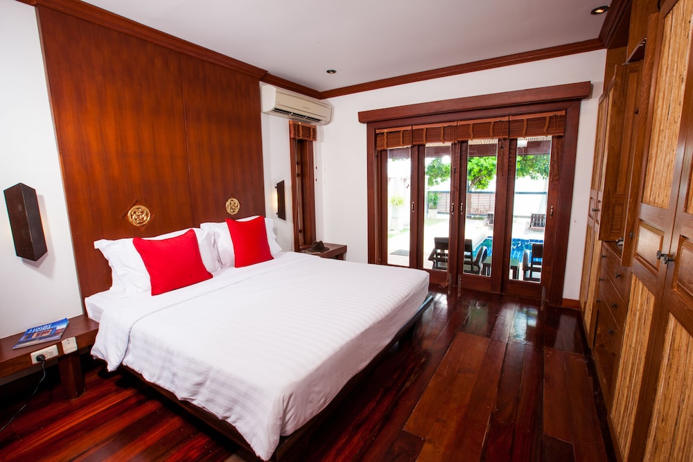 Pao Jin Poon Beach Front Villa 14/56