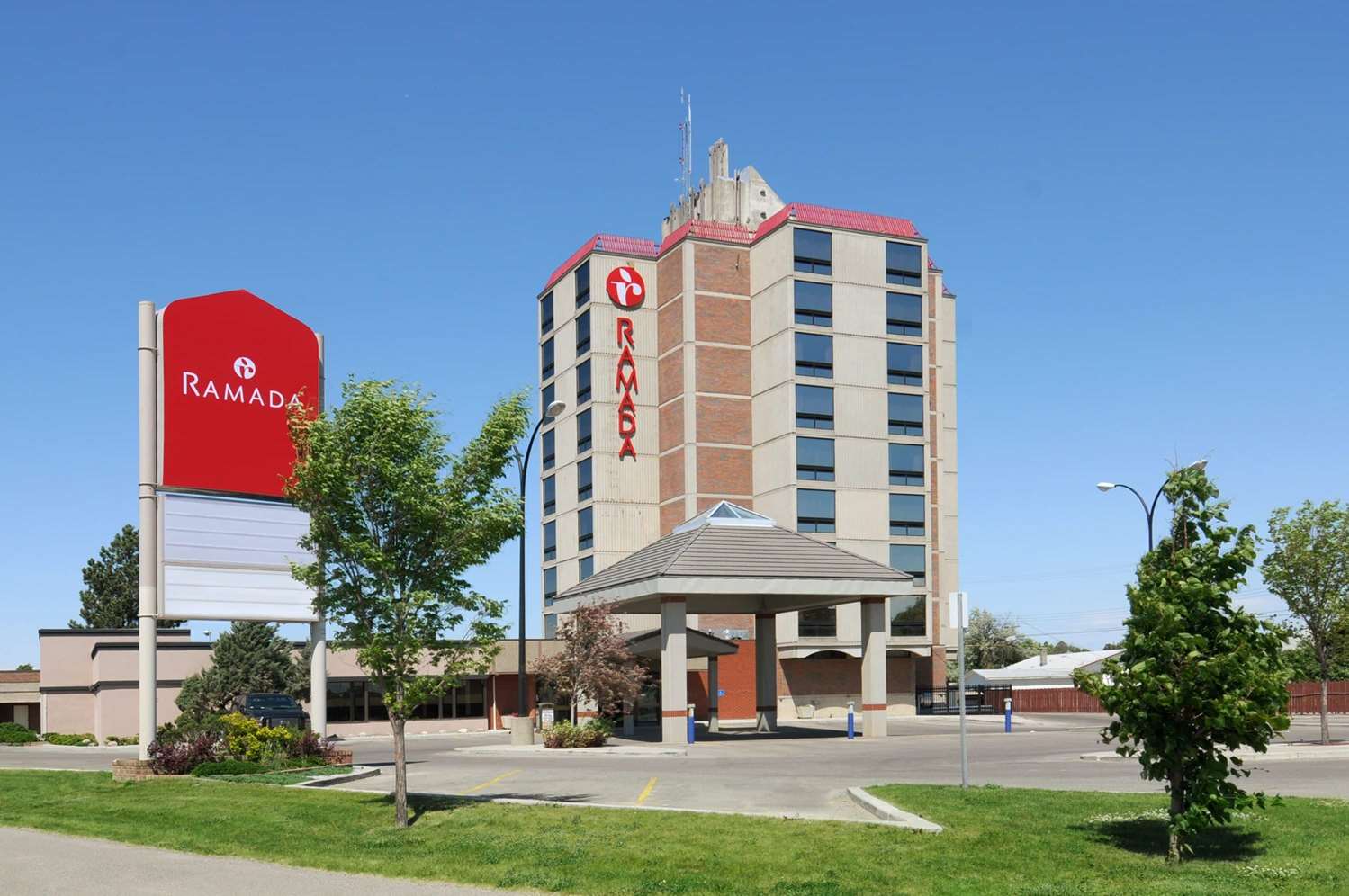 Ramada By Wyndham Lethbridge 2/19