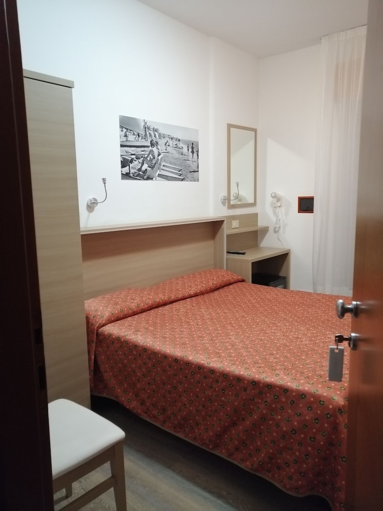 Hotel Columbia &amp; Ninfea 33/50