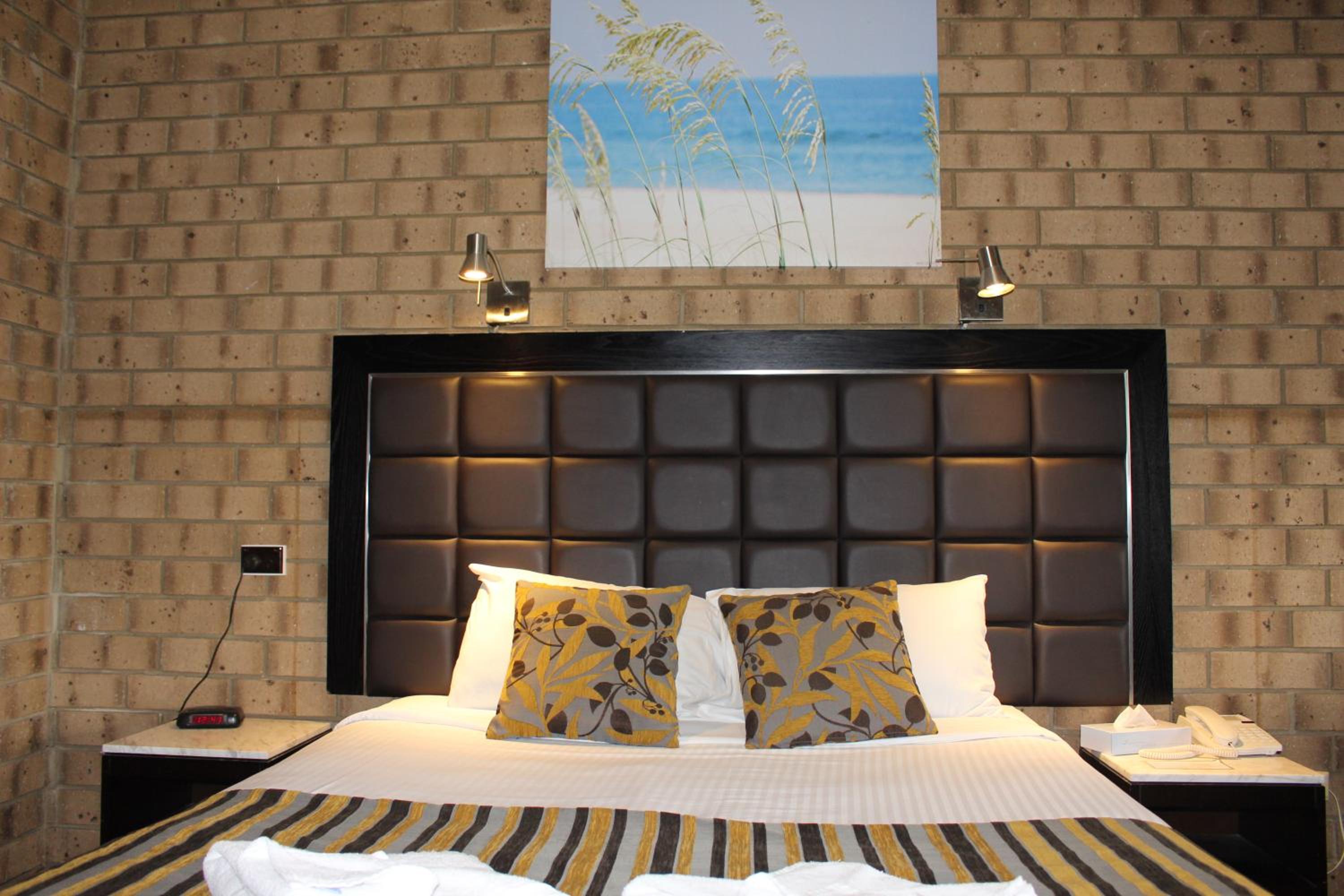 DELUXE, QUEEN BED
