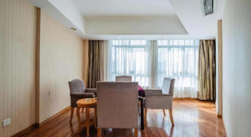Vienna Hotel (Chengdu Xinfan Furniture City) 46/54