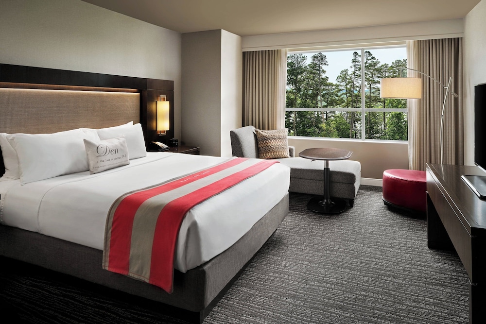 room, 1 king bed (hearing accessible)