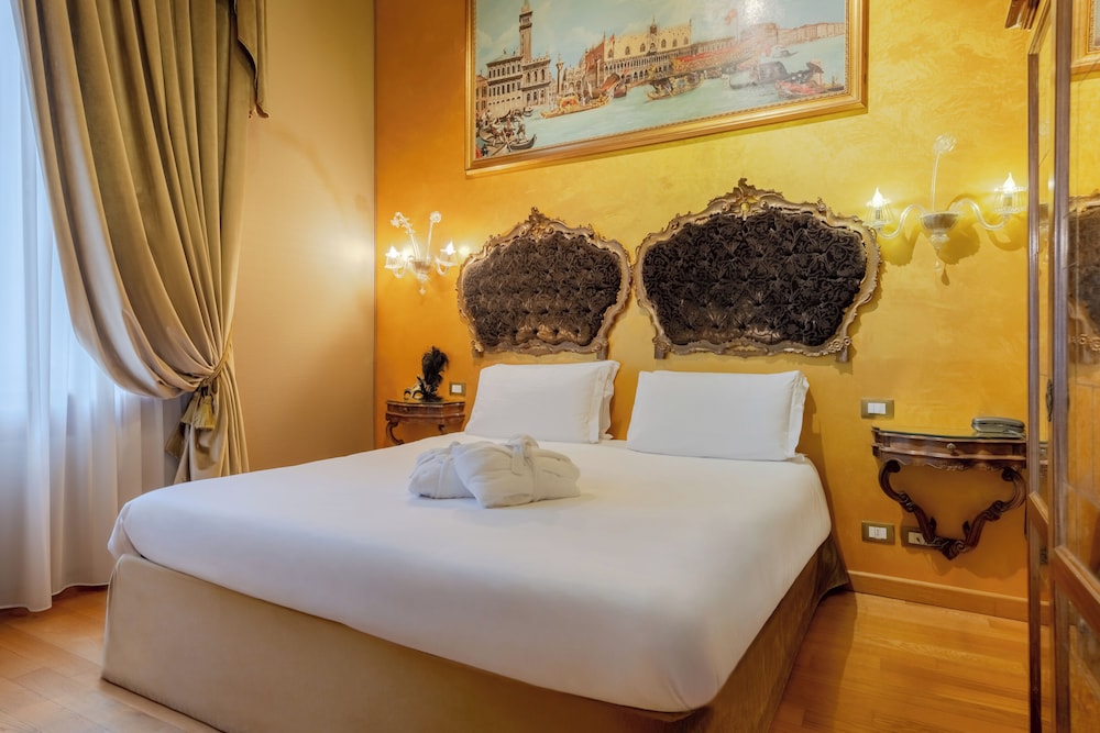 Deluxe, Double Bed, Ca Dell Arte Hotel 3/10