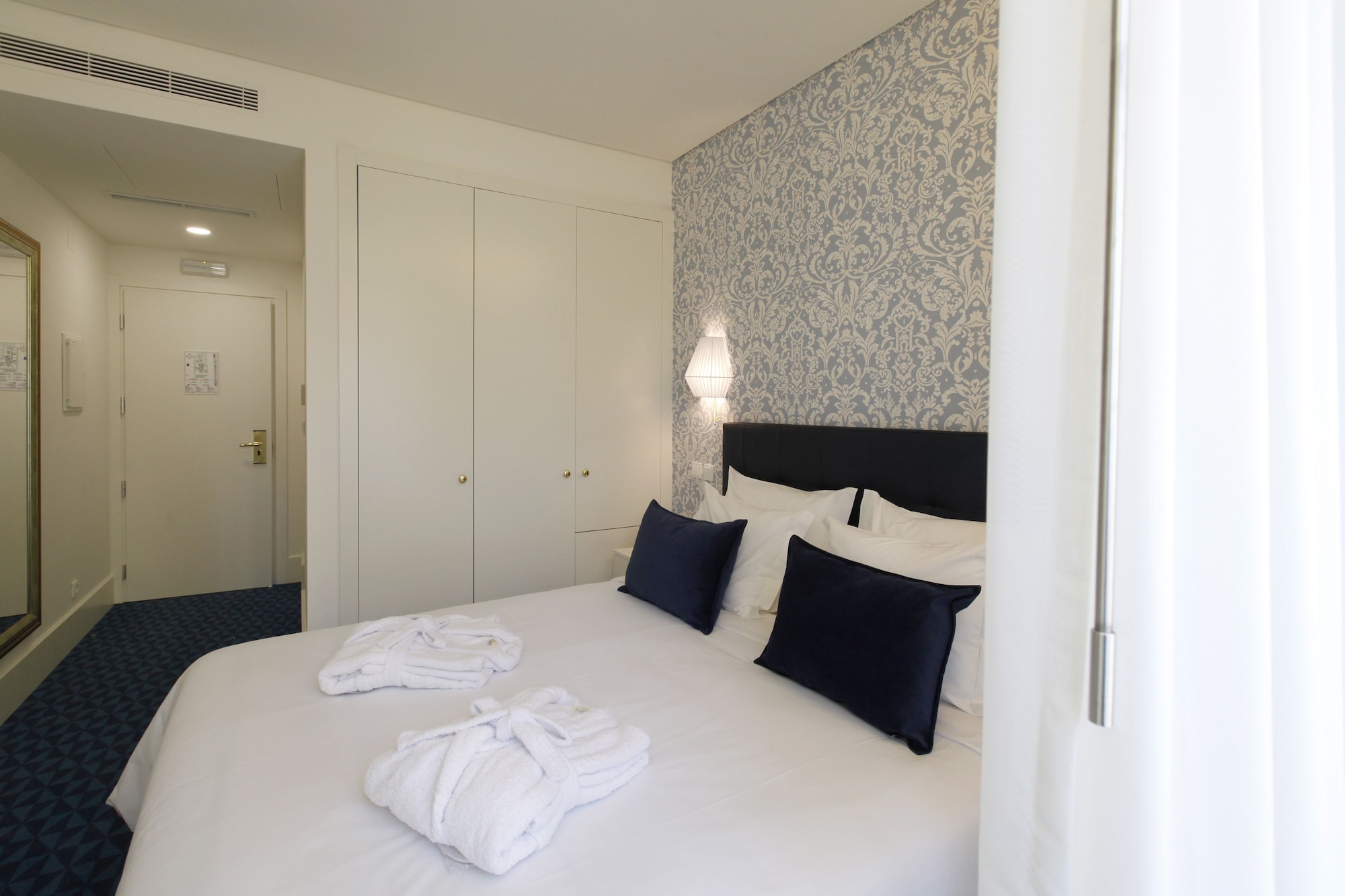MINI, DOUBLE BED, STREET VIEW