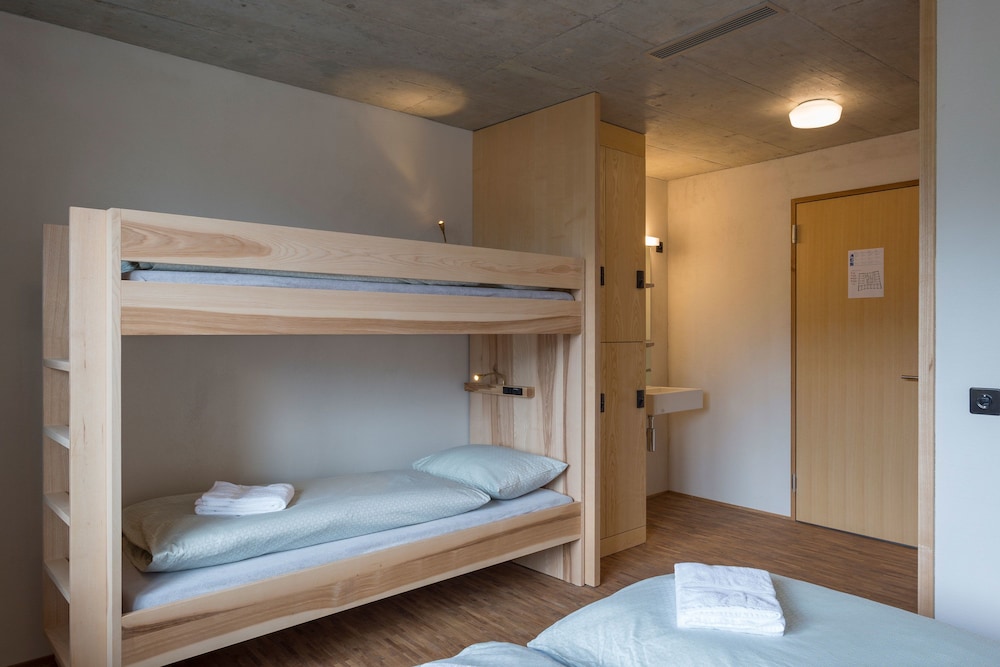 Saanen Gstaad Youth Hostel 15/41