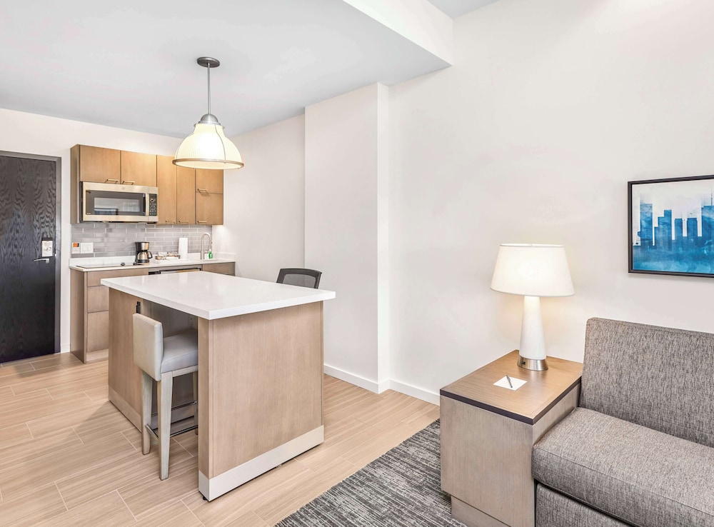 Hyatt House Houston Medical Center 42/46