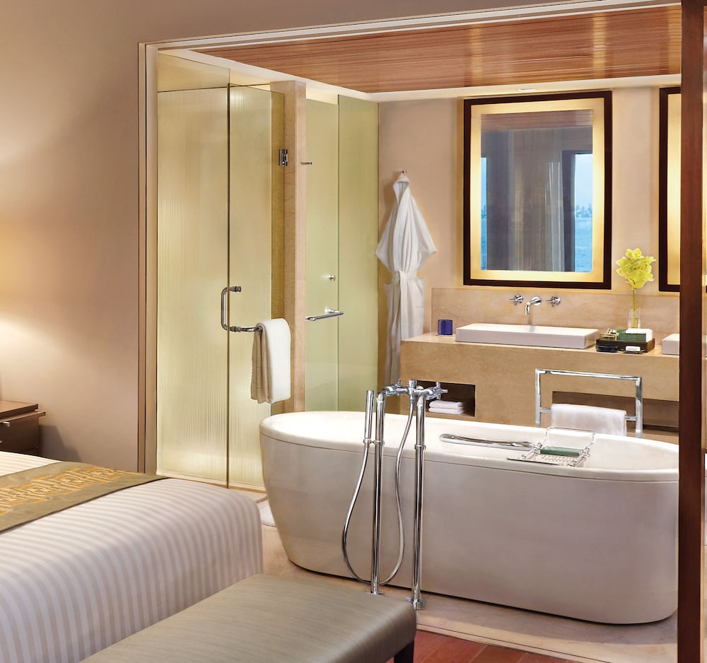 جناح ديلوكس بسرير كينج بإطلالة على البحر، The Oberoi Mumbai 8/8