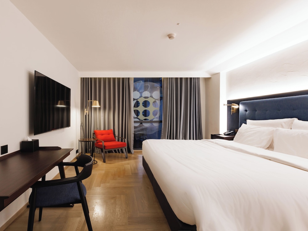 Downtown, King Bed