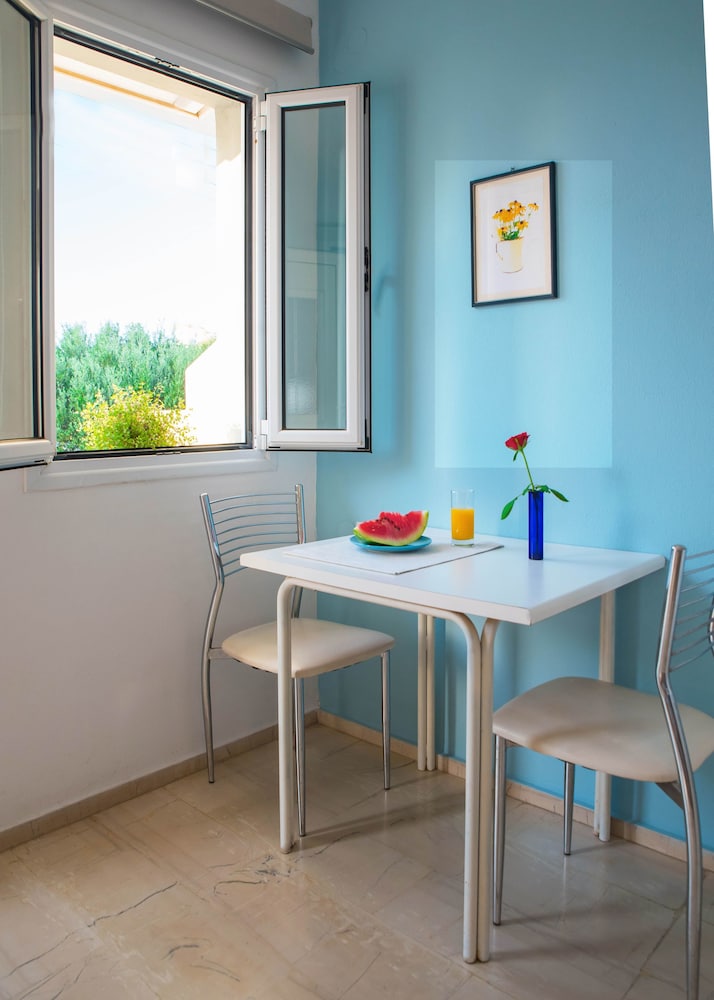 Melissa Apartments, Studios & Suites 46/60