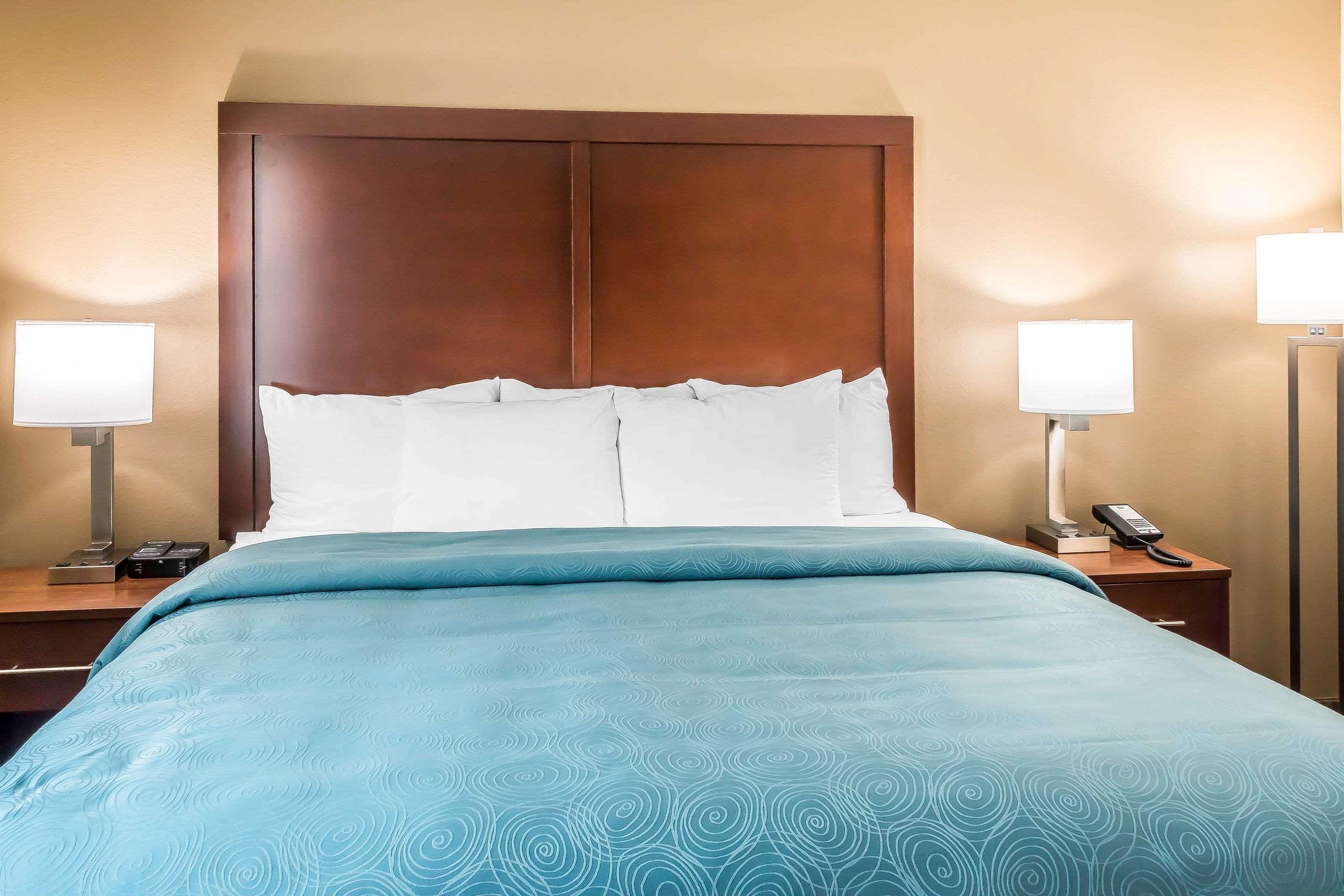 Efficiency, Suite, King Bed
