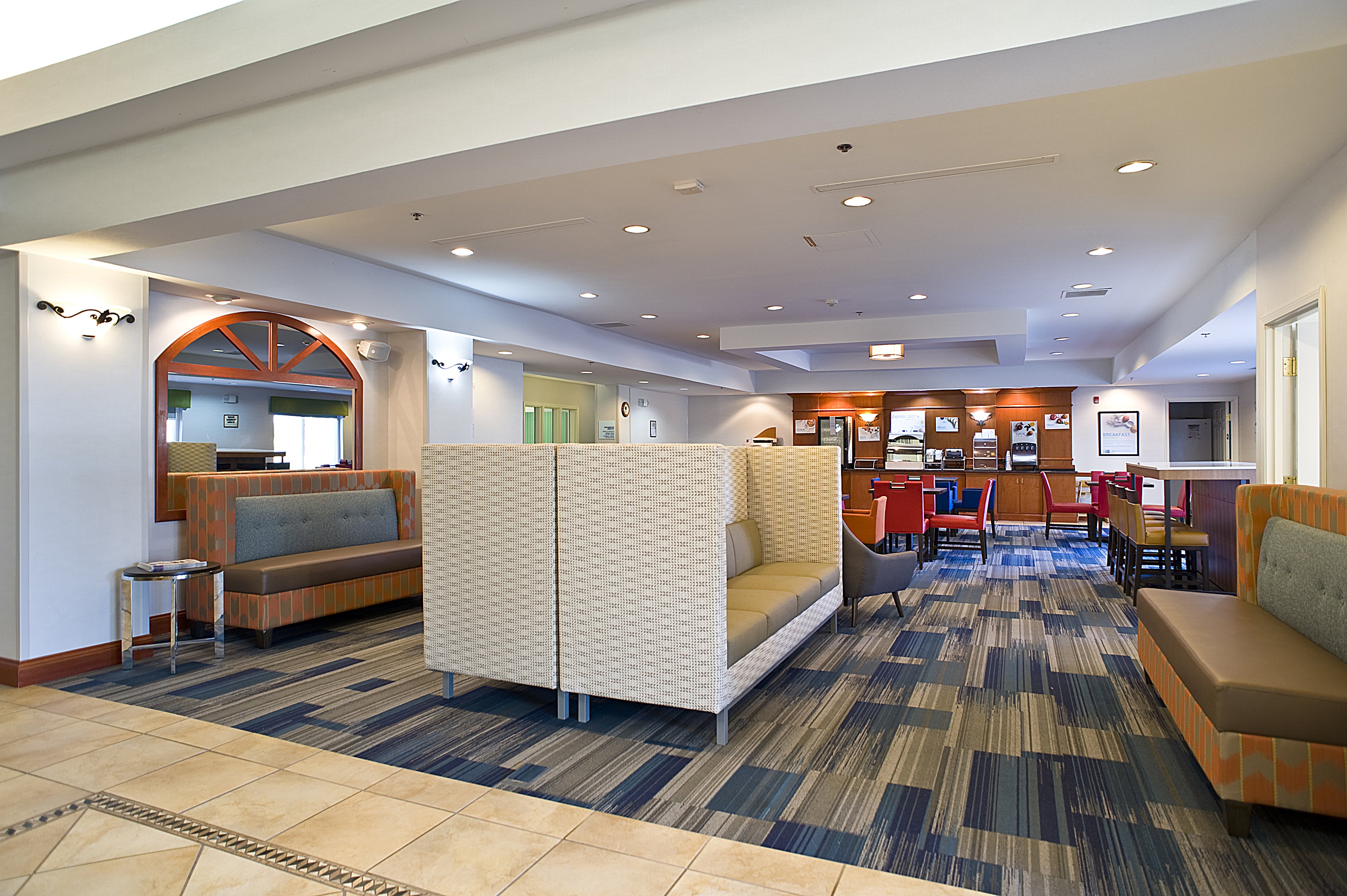 Holiday Inn Express Hotel Suites Vermillion 6/40