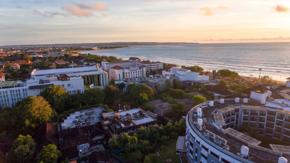FOURTEEN ROSES BEACH HOTEL 54/62