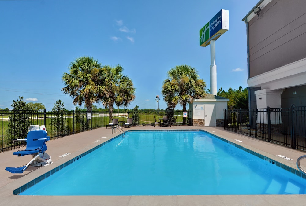 Holiday Inn Express Suites Atmore North 5/48