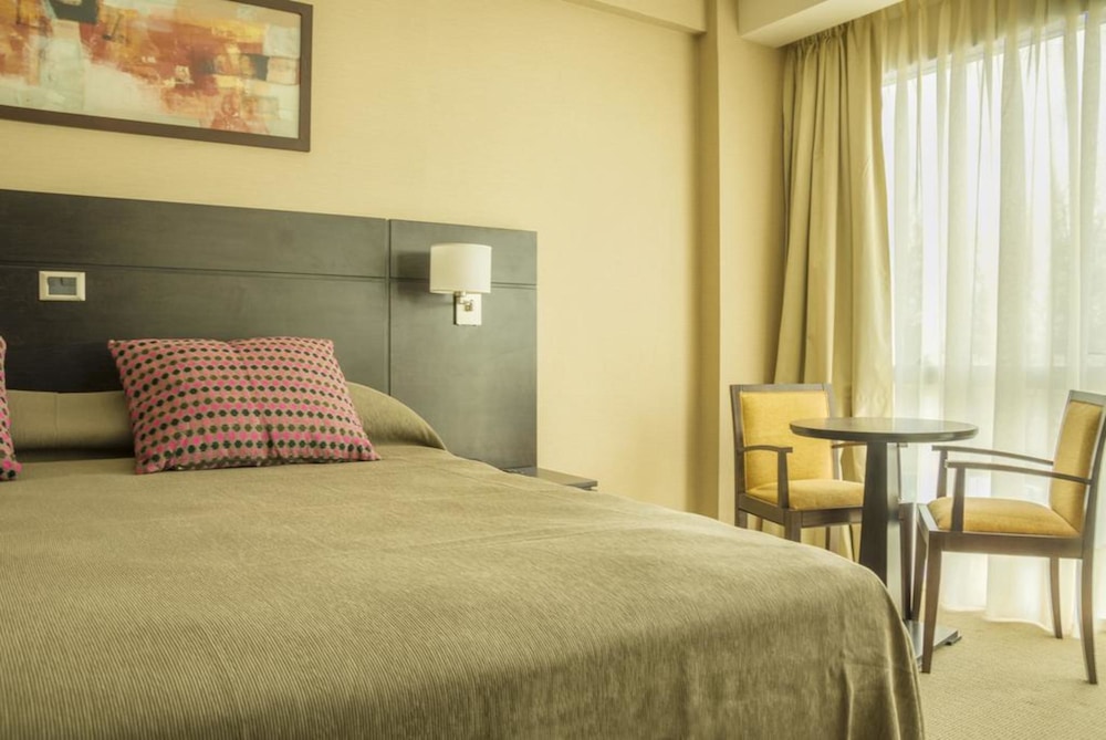 Howard Johnson by Wyndham Neuquen 7/25