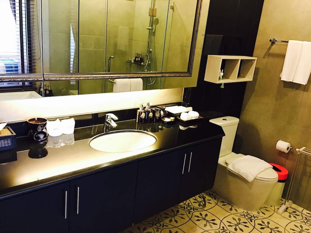 Elegancy Resort Hua Hin 50/50