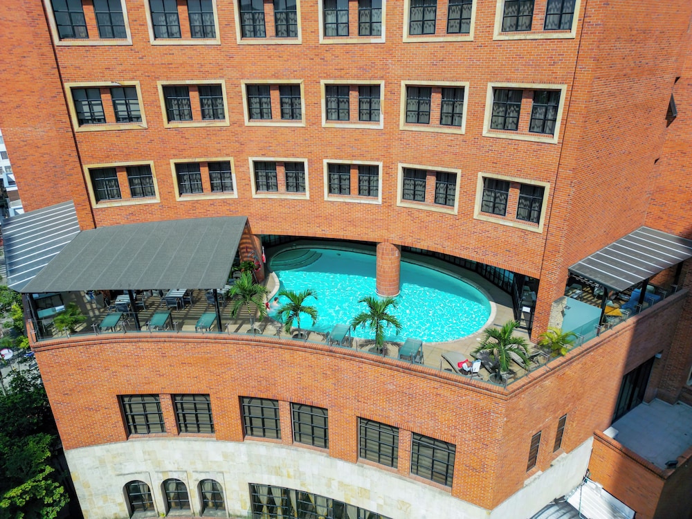 Hotel Dann Cali 8/55
