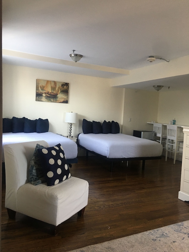 Long Beach Hotel 40/60