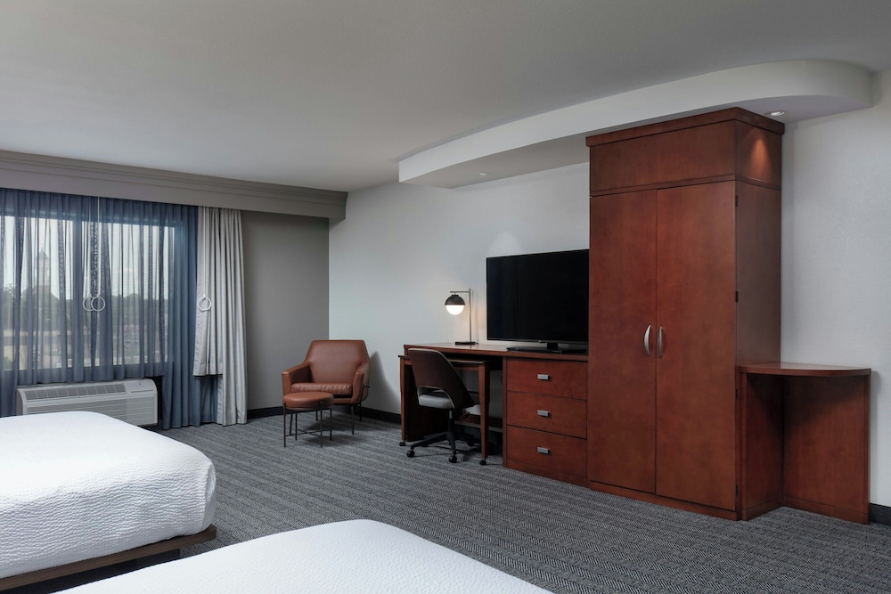 Room at Courtyard by Marriott Wichita Old Town, WICHITA - KS