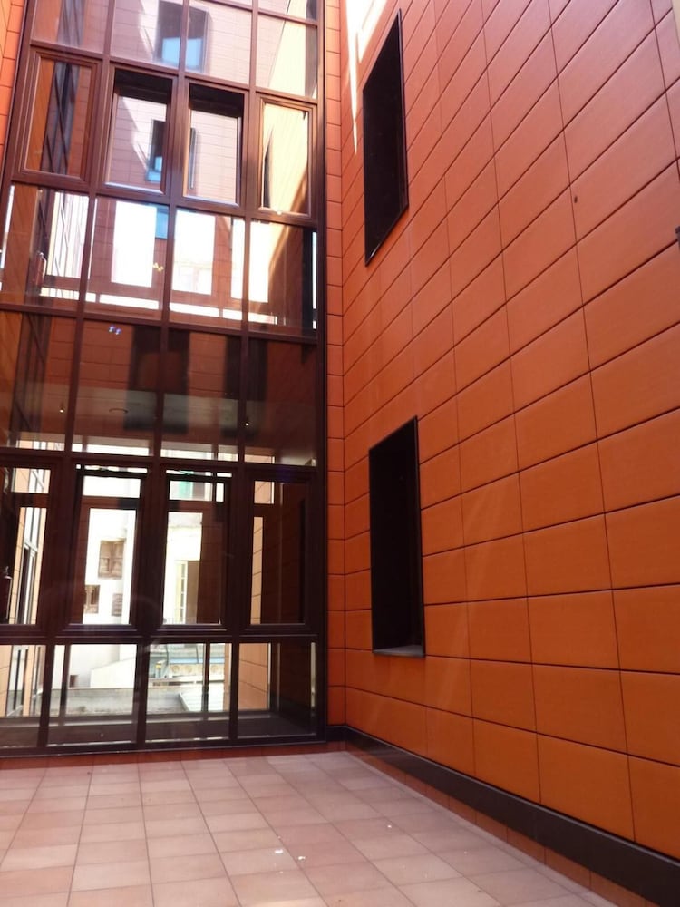 BARCELONA HOUSE 29/48