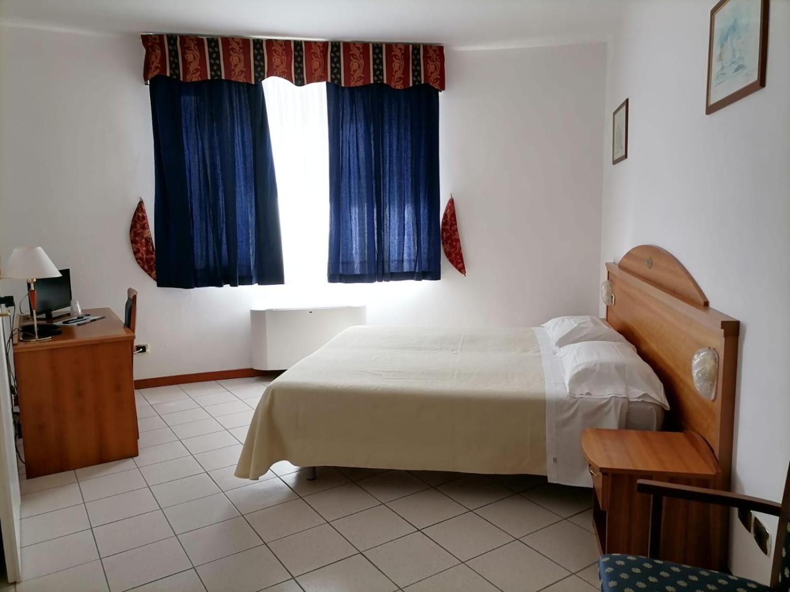 Room, Single