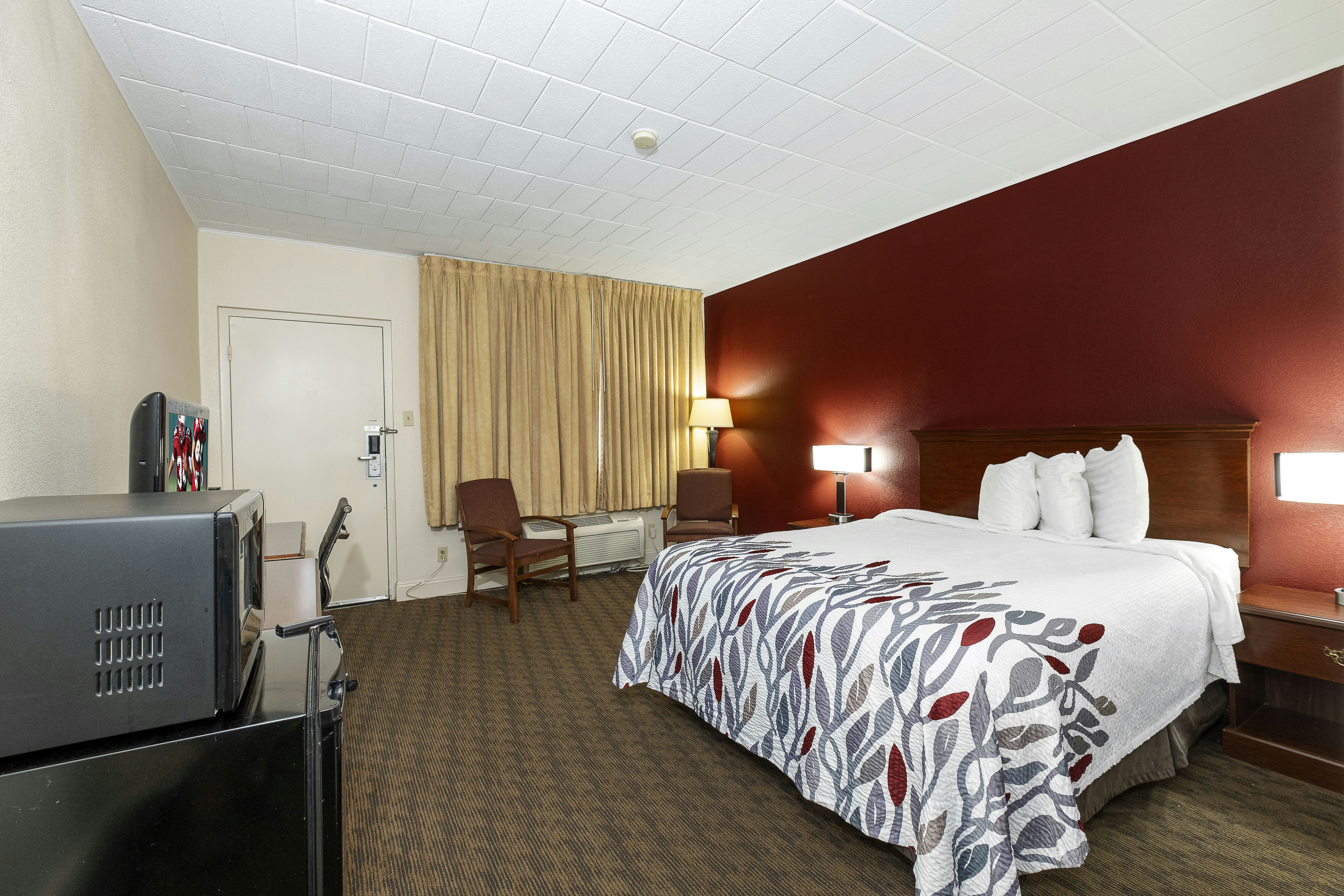 Red Roof Inn Suites Hazleton 16/39