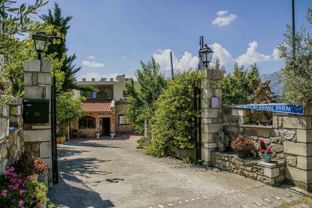 Aravanes Mountain Resort And Eco Cuisine 65/75