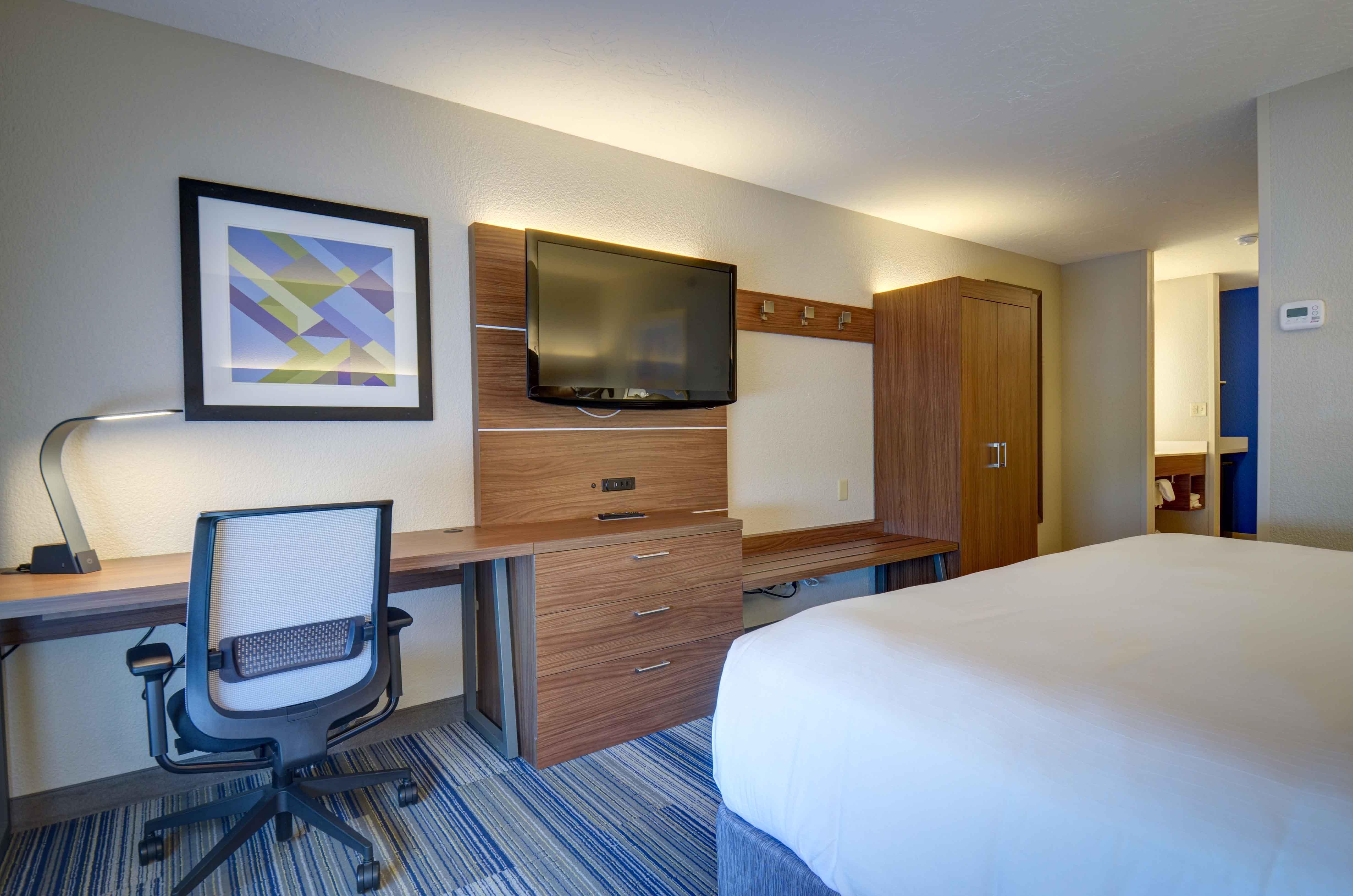 Suite, King Bed, Bunk Bed, Holiday Inn Express Hotel And Suites North Platte 2/3