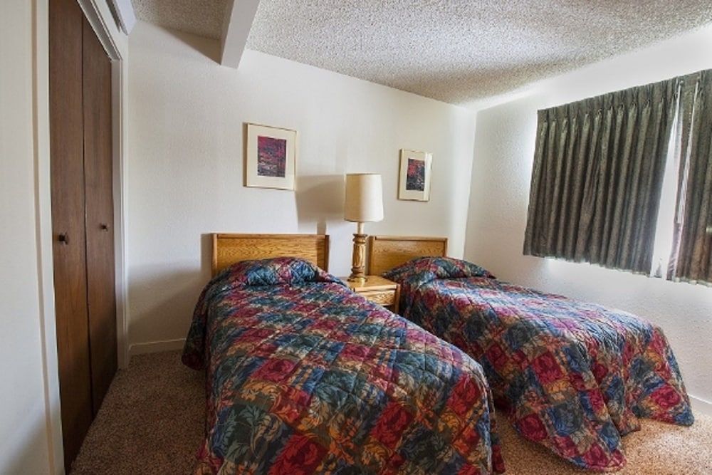 Twin Rivers Condominiums by Alderwood Colorado Management 10/47