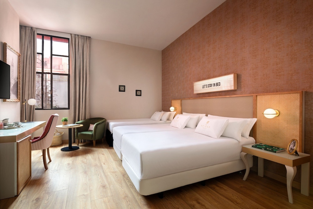 ROOM, TWIN BEDS