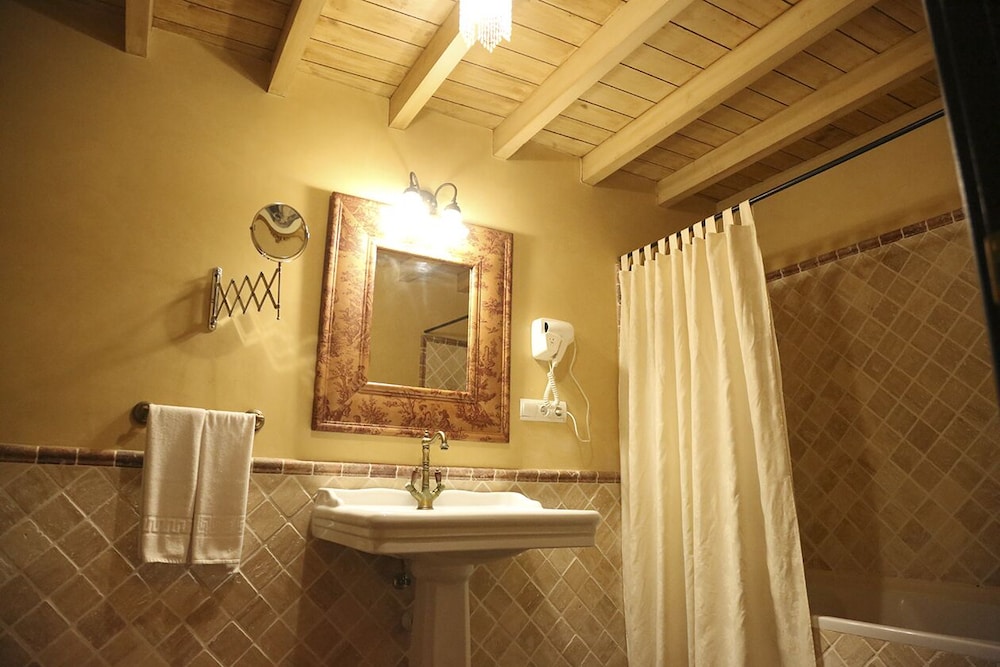 La Casona de Calderon Gastronomic And Boutique Hotel 50/50