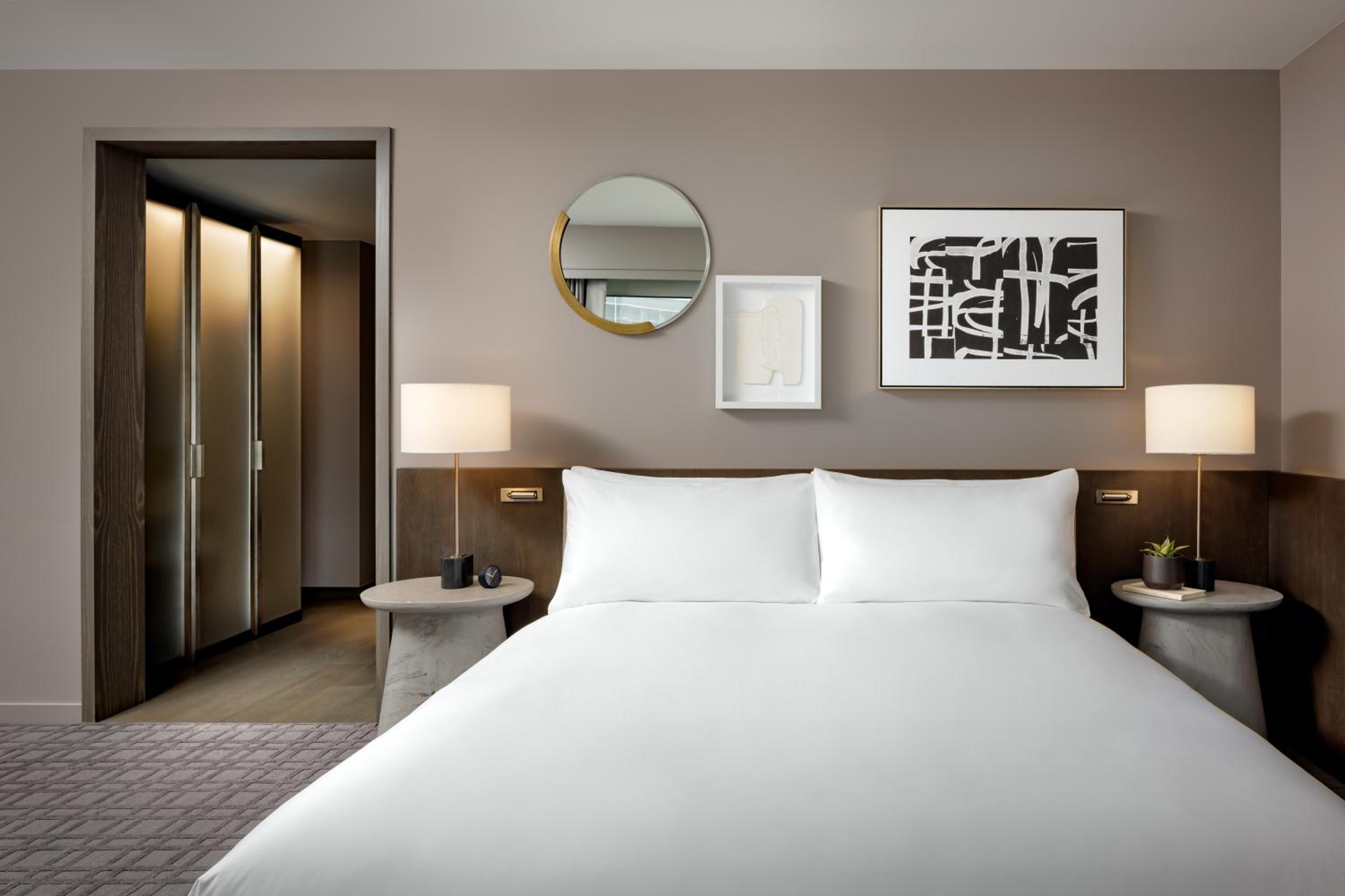 1 Bedroom, Suite, King Bed, 2 Bathrooms, 2 Balconies, Corner, Accessible