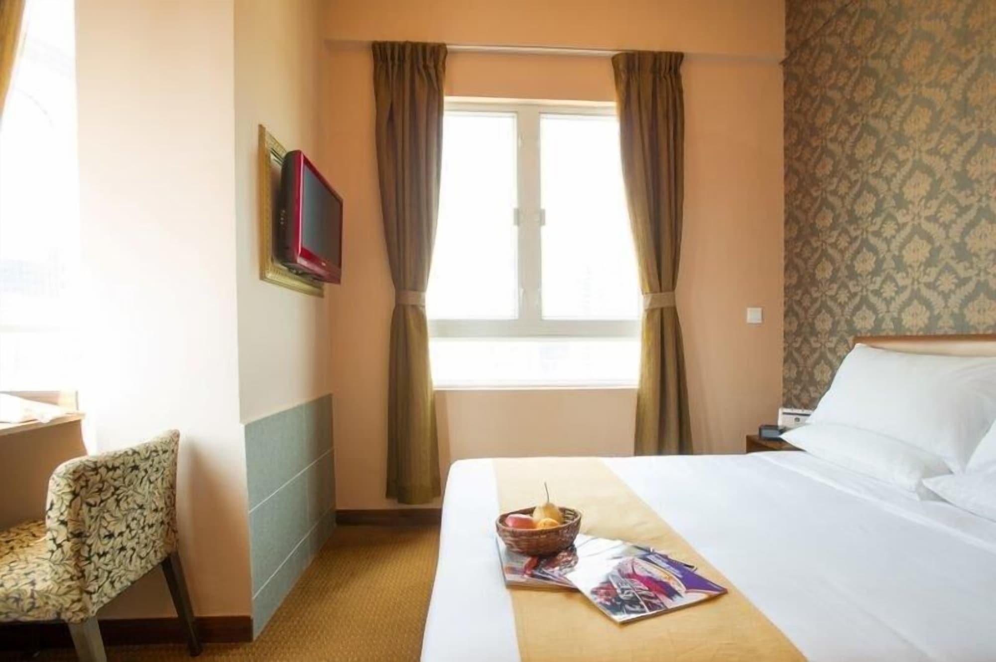 DELUXE, QUEEN BED, CITY VIEW