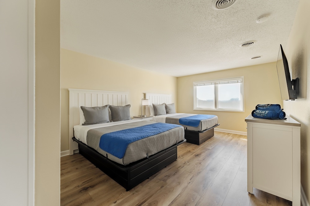 2 Bedrooms, Courtyard, Apartment, 1 King and 2 Queen Beds, Kitchen, Annex