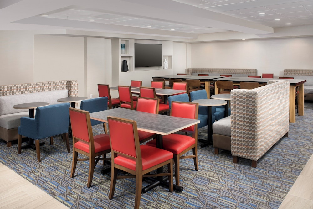 Holiday Inn Express Suites Baltimore Bwi Airport North Ex Wingate By Wyndham 61/69