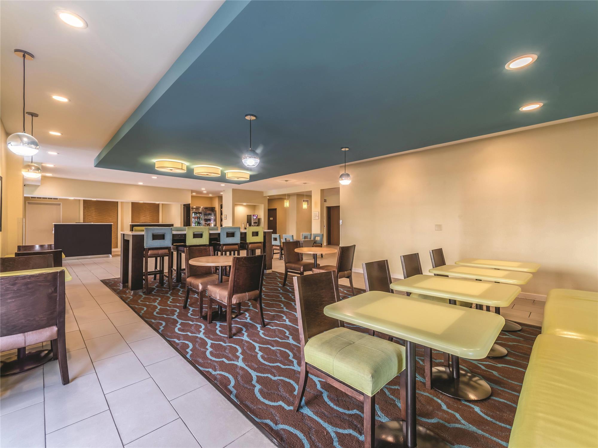 La Quinta Inn & Suites by Wyndham Collinsville - St. Louis 34/42