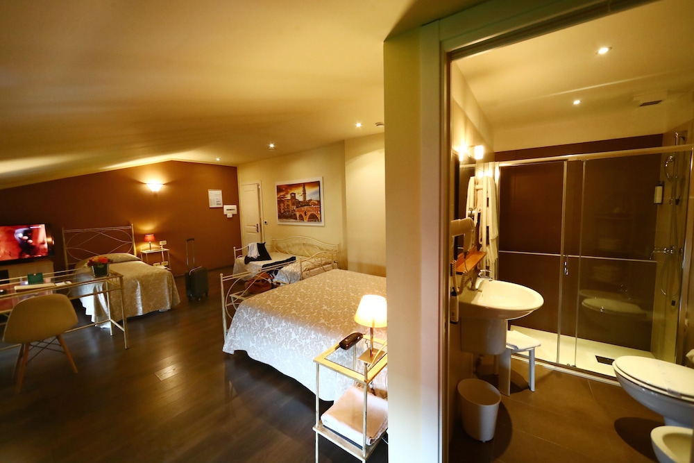 Hotel Italia 32/42
