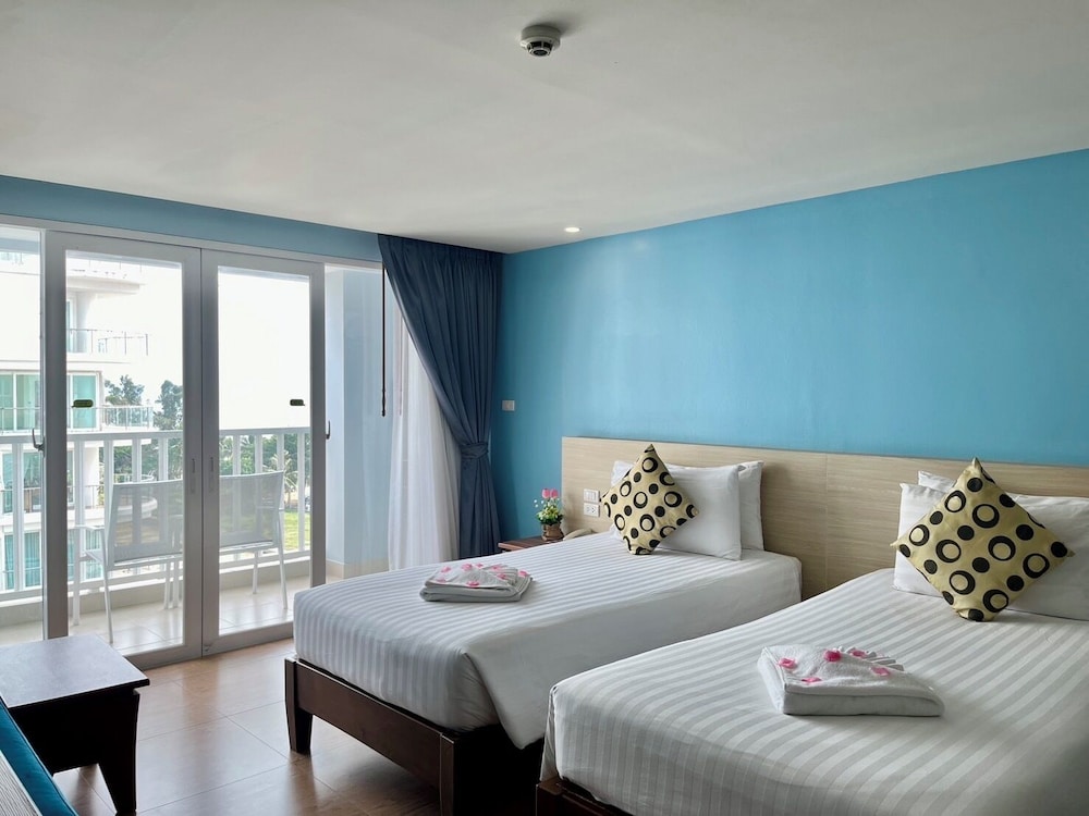 DELUXE, TWIN BEDS, SEA VIEW