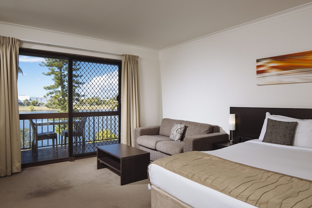 MERCURE TOWNSVILLE 25/61