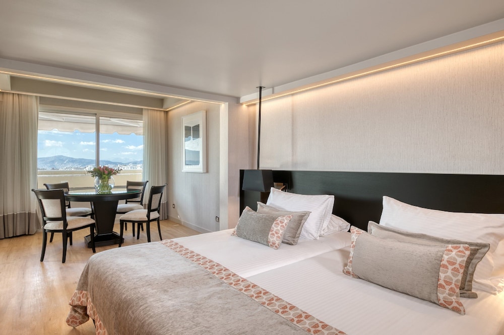Divani Caravel Hotel 21/87
