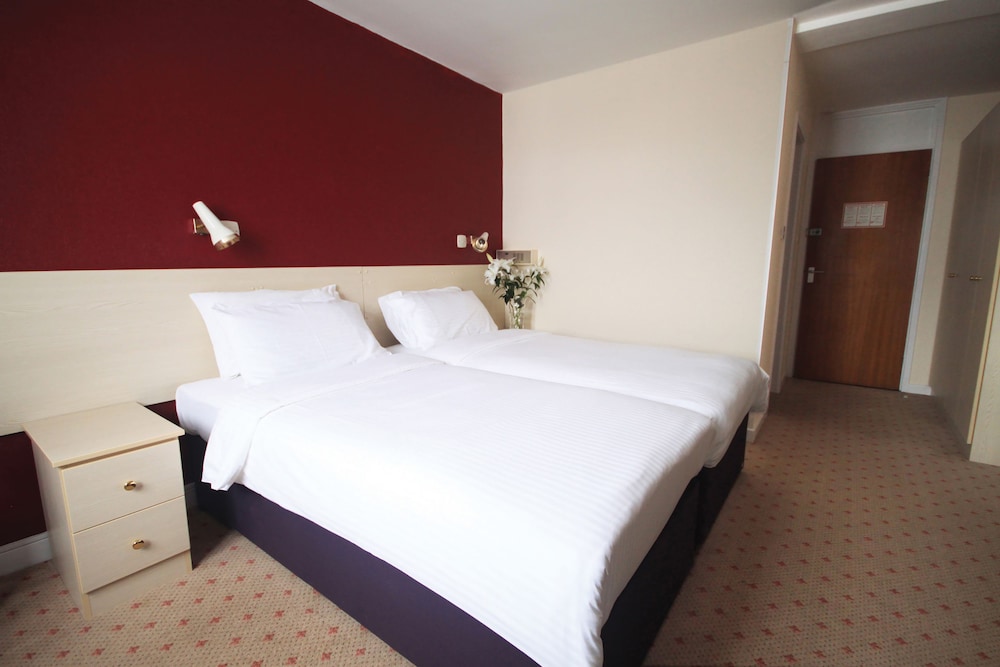 Norfolk Hotel 21/58