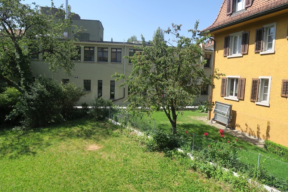 Newly Furnished Apartments In Zurich 43/50